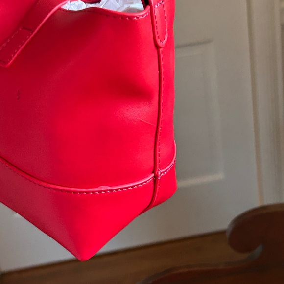 Red Hot Mini Bucket Bag New With Tags Crossbody Red Smooth Leather Look - Picture 4 of 16